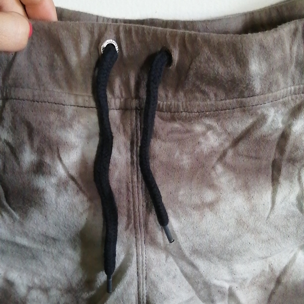 Volcom shorts - Picture 7 of 8